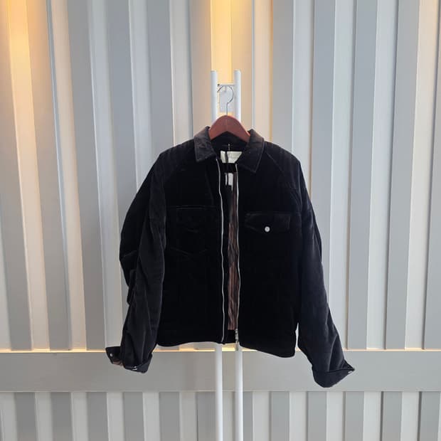 블랙 벨로아 패딩점퍼