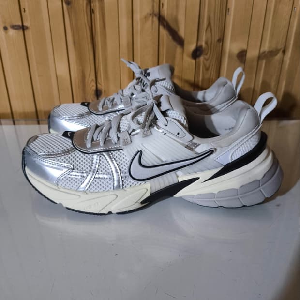 250mm 나이키 V2K 런 서밋 화이트 운동화