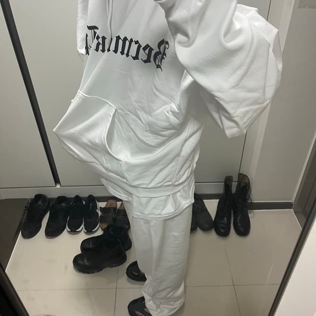 이지 후드, 티셔츠, 스웻팬츠