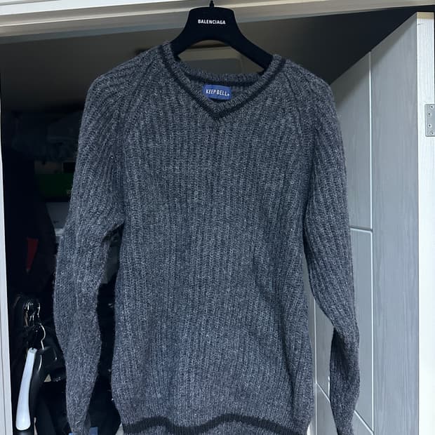 [L] KEEP BELL 울 브이넥 니트