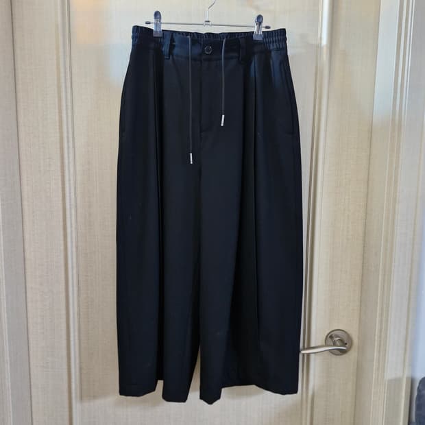 지오송지오 25FW 스트럭쳐 크롭 와이드 팬츠 78