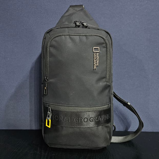 내셔널지오그래픽 어반 자카드 블랙 슬링백 