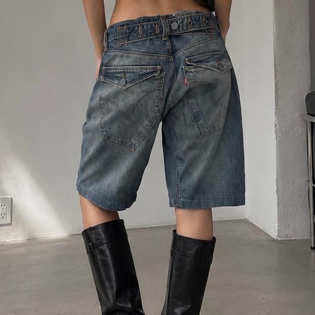 (L) levis engineered jean shorts