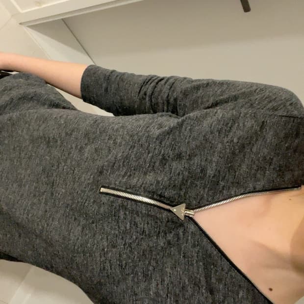 GUESS 그레이 긴팔 티셔츠