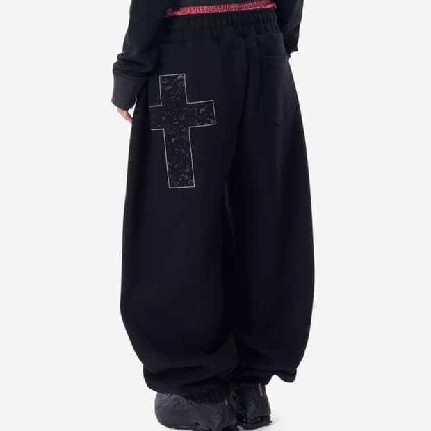 Akkam Laced CROS2 Patch Sweatpants (Blac