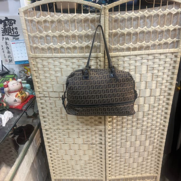 정품 펜디 주카 미니 보스턴 숄더백 팝니다