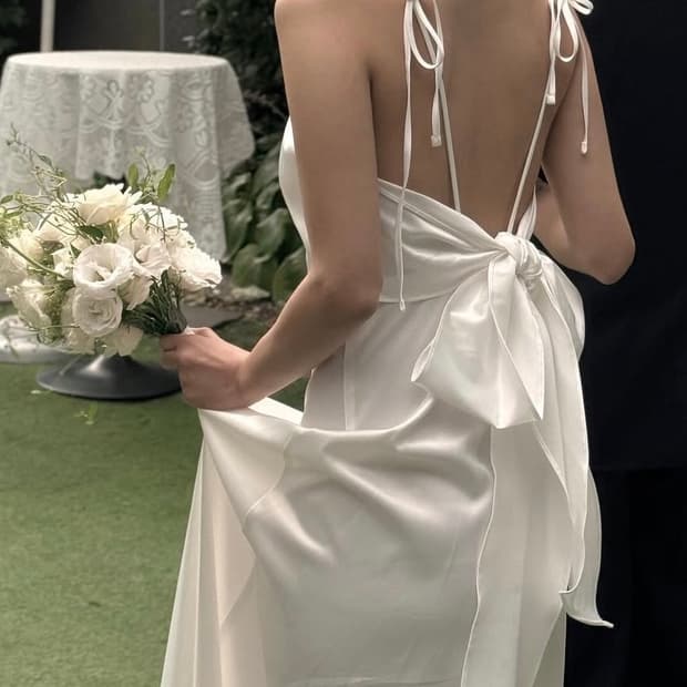 가니송 브라이덜 백 리본 드레스