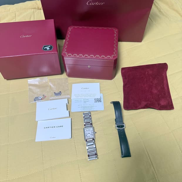 크림구매)까르띠에 탱크머스트 라지L(25년 6월스탬핑)