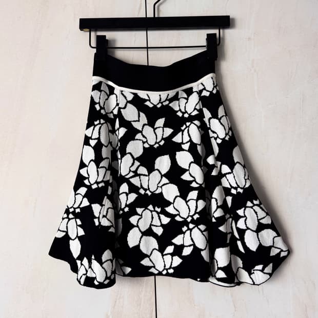 새상품 THAKOON ADDITION 플라워 니트 플레어 스커트XS(44