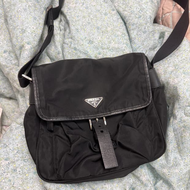 (주우재) 정품 감정완료 남녀공용 프라다 블랙 나일론 테수토 메신저백