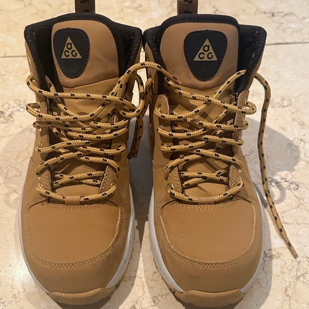 Nike ACG 마노아부츠 235