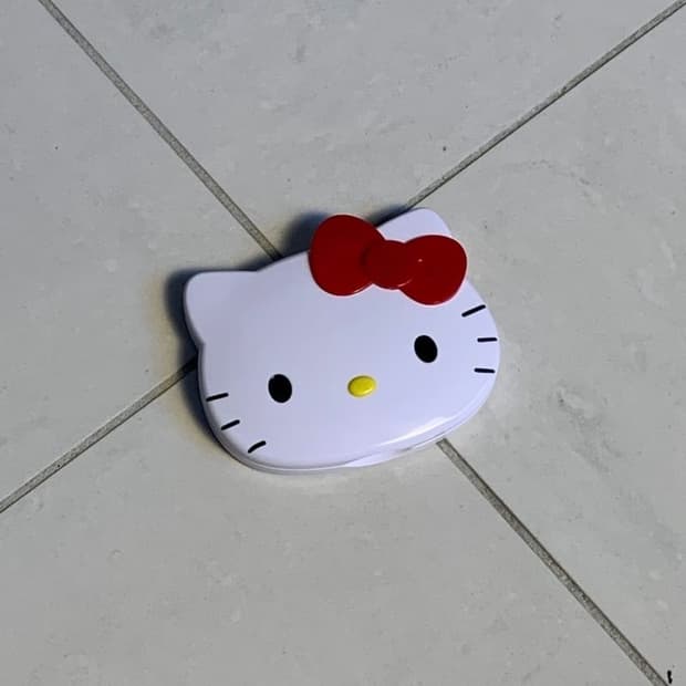 last one/sanrio kitty mirror comb