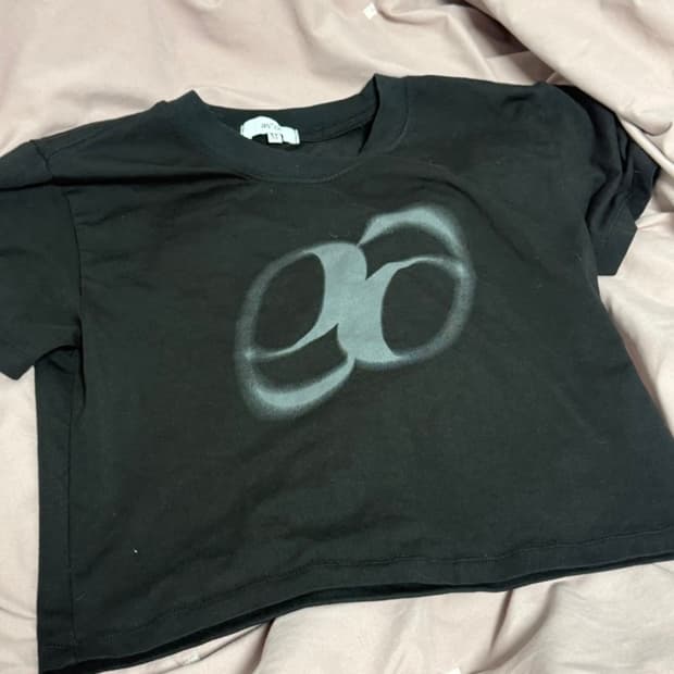 애즈온 홀리데이 크롭드 반팔티 m사이즈 블랙