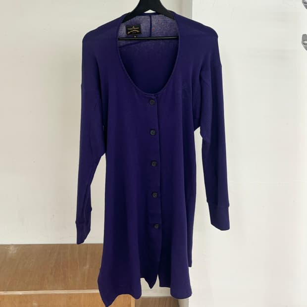 비비안 웨스트우드 퍼플 버튼 롱 가디건