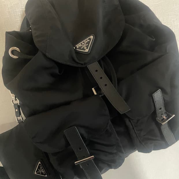 프라다백팩 미디움
