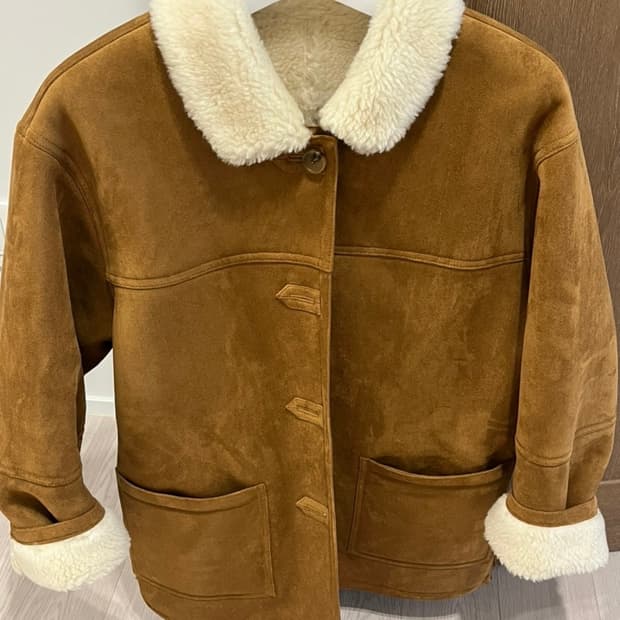 모데스트무드 런던 무스탕 카멜