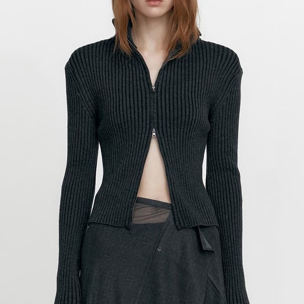 STUDIO TABLE 스튜디오테이블 투톤 하프넥집업 차콜