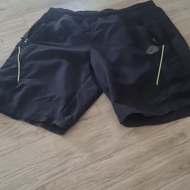 EXR검정반바지.     L/XL