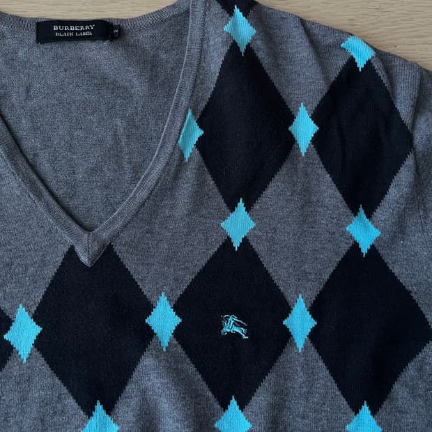Burberry 블루 로고 다이아몬드 롱슬리브