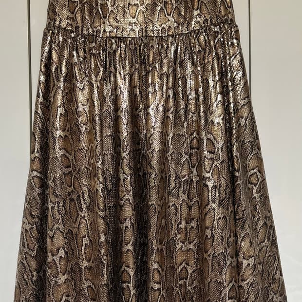 딘트 훌 스커트