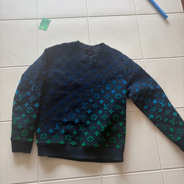 루이비통 모노그램 그라디언트 필쿠페 맨투맨