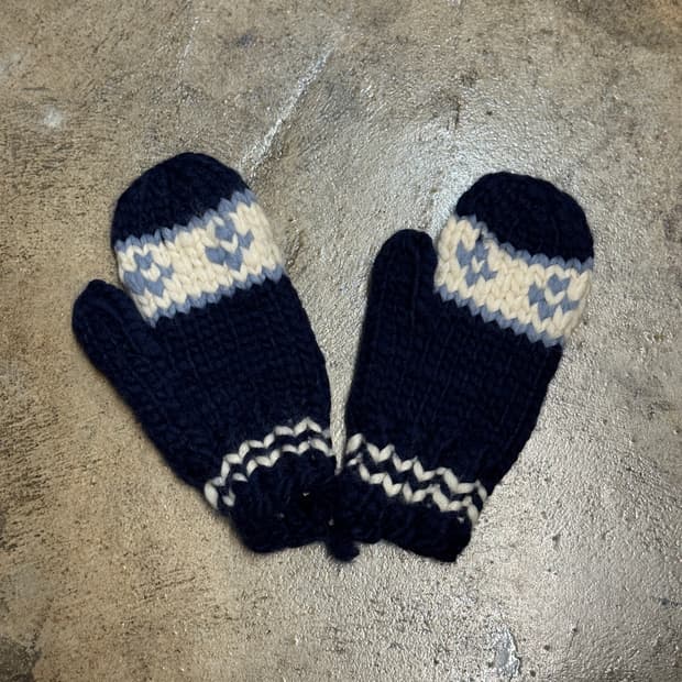 OS ) HANDKNIT IN CANADA