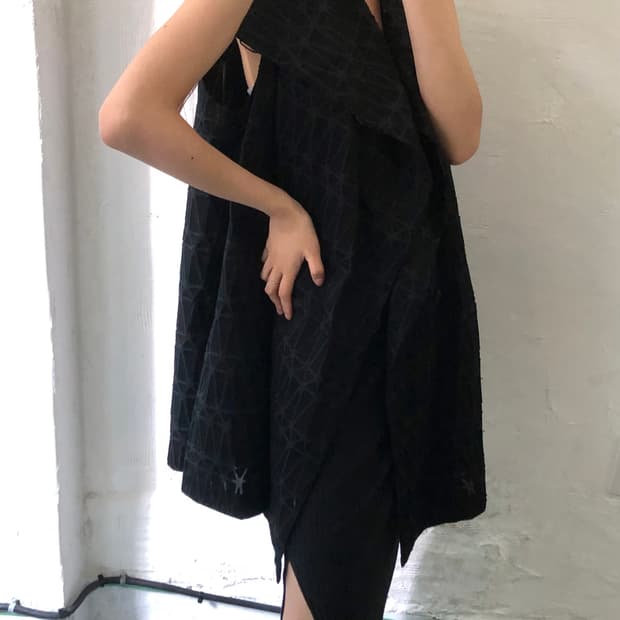 ISSEY MIYAKE 이세이 미야케 언발란스 드레이프 슬리브리스 원피스