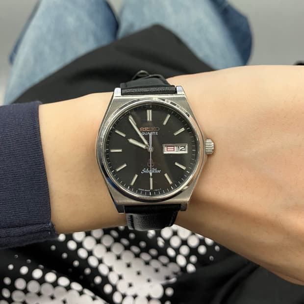 SEIKO 80s silverwave black dial quartz
