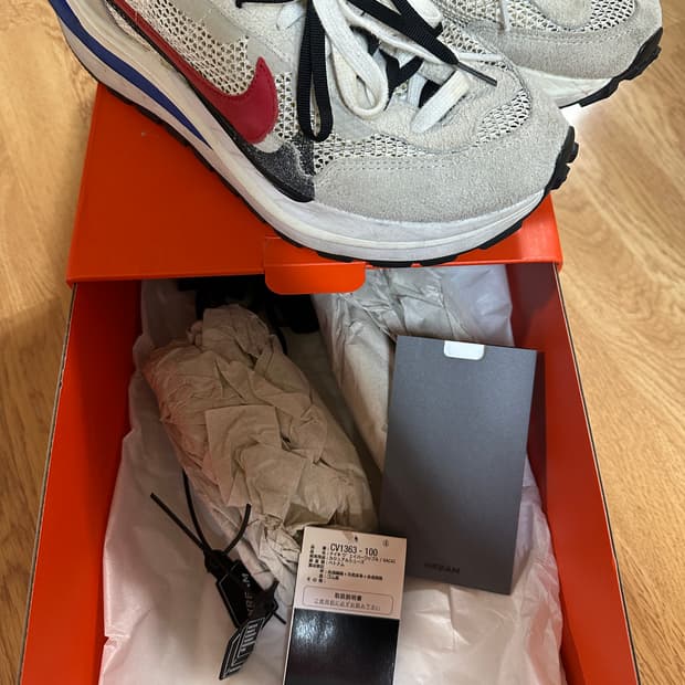 (275) 나이키 사카이 베이퍼와플 로얄 푸시아