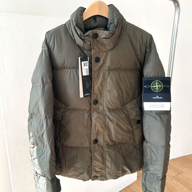 25FW 스톤아일랜드 크링클랩스 패딩 410010 밀리터리 그린
