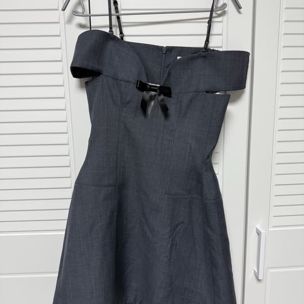 슈슈통 25 FW 커브 원숄더 미니 원피스