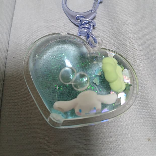 시나모롤 워터볼 키링 팝니다