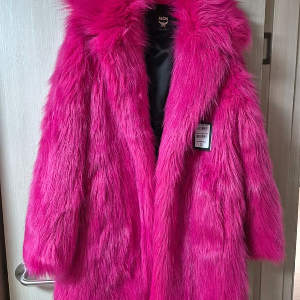 (새제품) MCM 엠씨엠 핫핑크  에코퍼 자켓 털코트