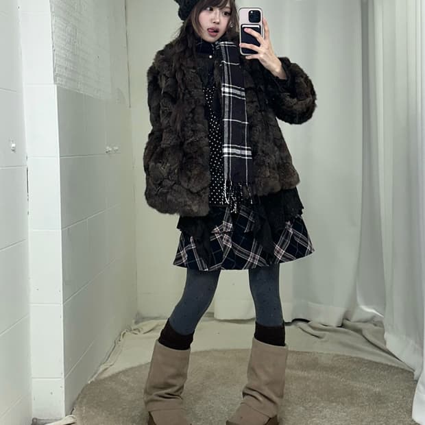 엑시즈팜 브라운 모카무스 세미갸루 그런지 퍼 코디세트