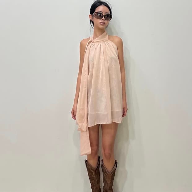 Mireva 레이스 홀터 블라우스 Lacy halter blouse