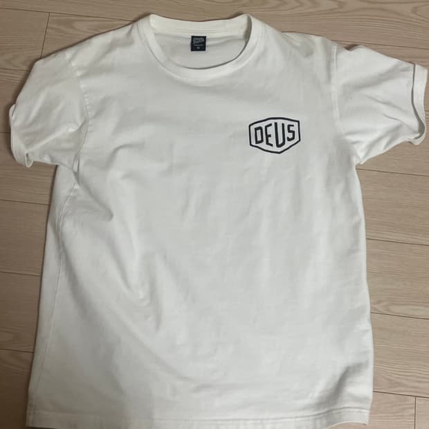 데우스 반팔