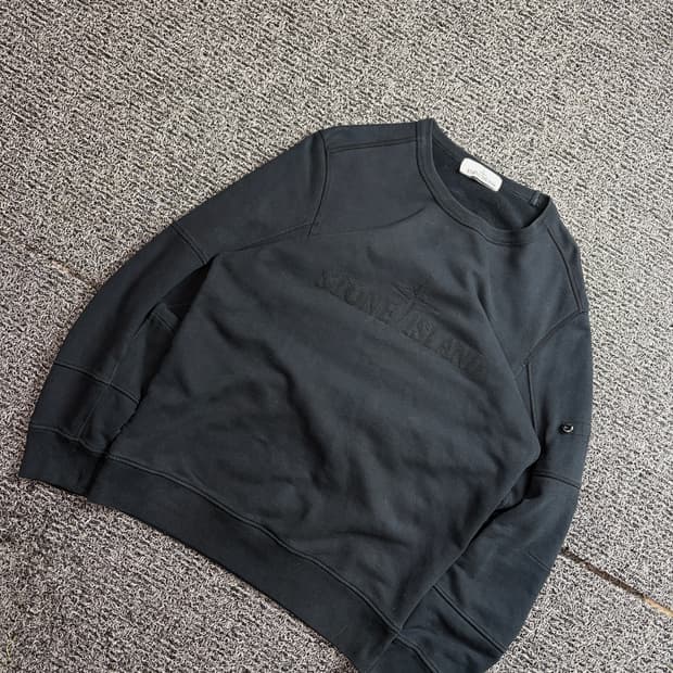 스톤아일랜드 가먼트 다이드 자수로고 맨투맨 (와펜X) 2527