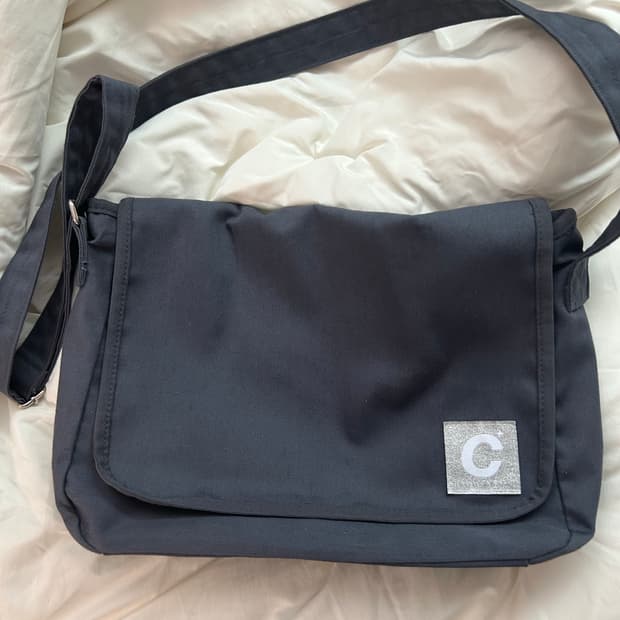 지초이 메신저백 그래파이트 