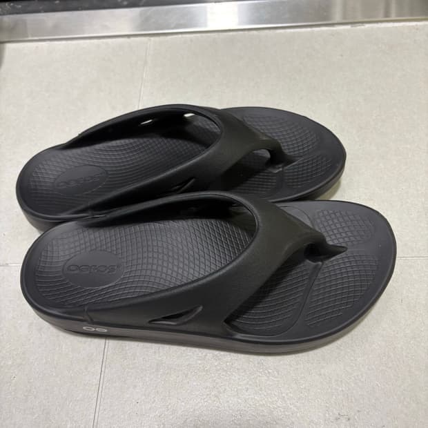 255 우포스 쪼리 샌들 m7/w9