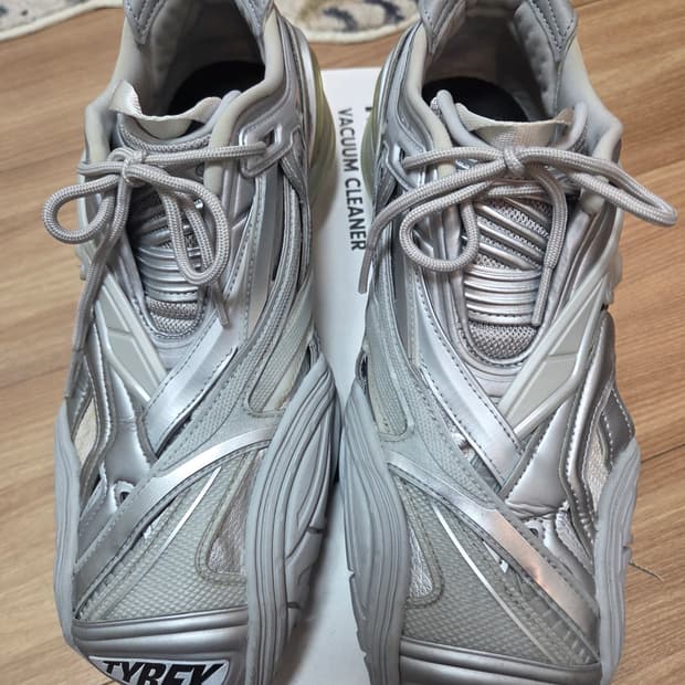 발렌시아가 타이렉스 실버