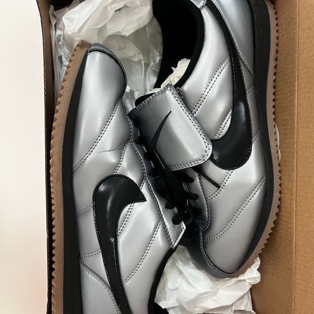 나이키 코르테즈 레더 SE 메탈릭 쿨 그레이 250