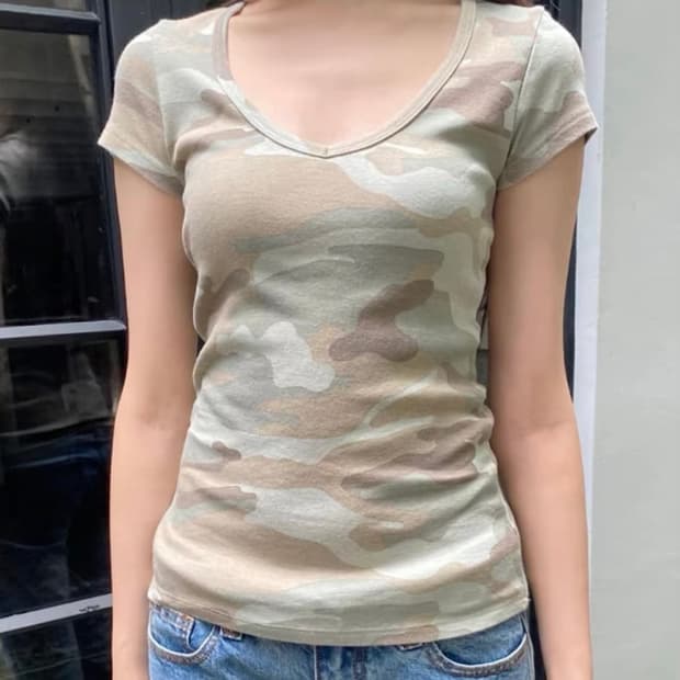 브랜디멜빌 카모 브이넥 티