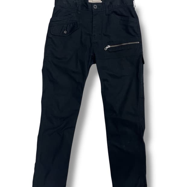 black zipper pocket jeans