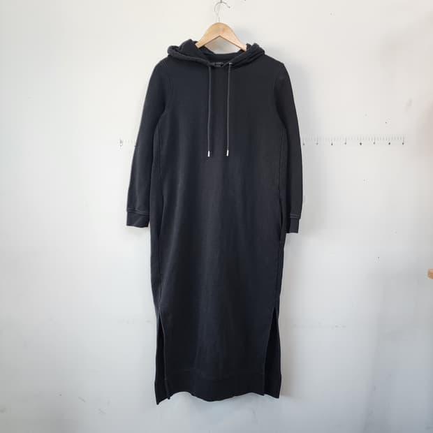 코스 블랙 후드 롱 원피스