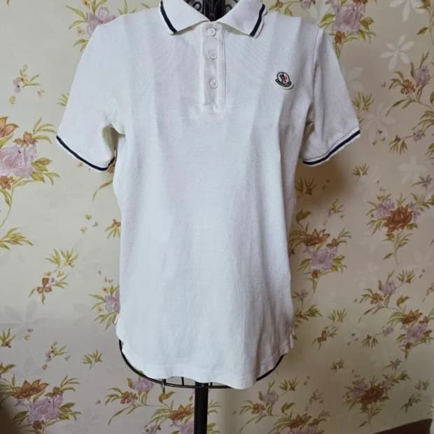 몽클레르 키즈 카라 반팔티 / 여성 55 착용