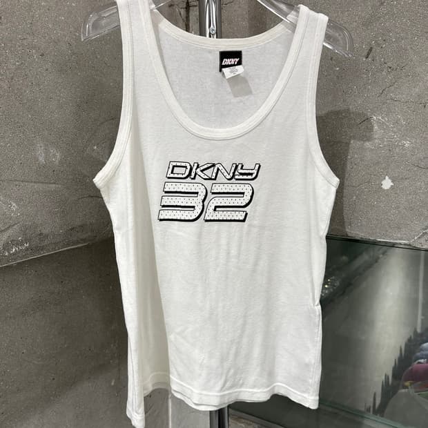 DKNY 슬리브리스