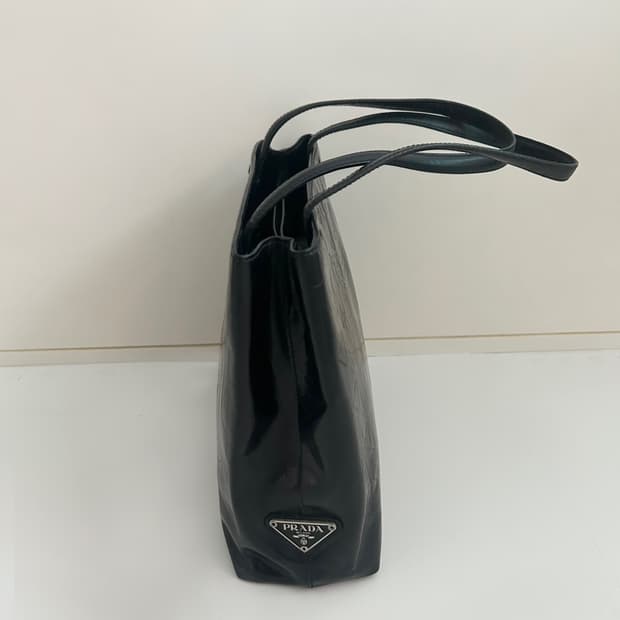 프라다 엠보패턴 빈티지 숄더백