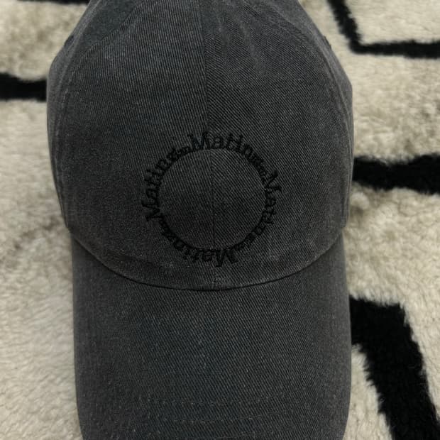 마뗑킴 마카롱 로고 볼캡/챠콜