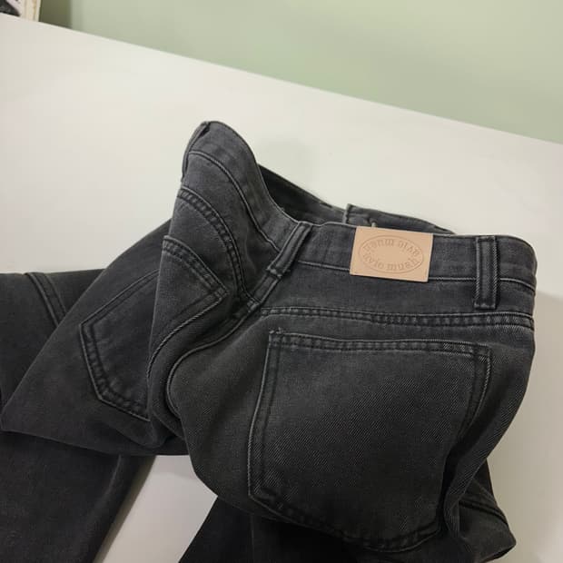 우먼S avie muah 아비에무아 빈티지블랙 워시드 슬림핏 데님팬츠