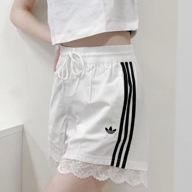 (W) 아디다스 레이스 트림 삼선 쇼츠 화이트